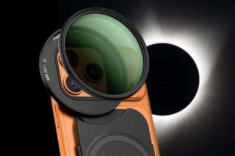 Fotografiar el eclipse de Sol sin que se rompa el iPhone: los mejores filtros para proteger la cámara
