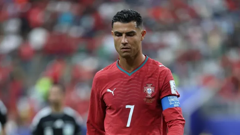 Cristiano, por ahora, no come en la misma mesa de Messi