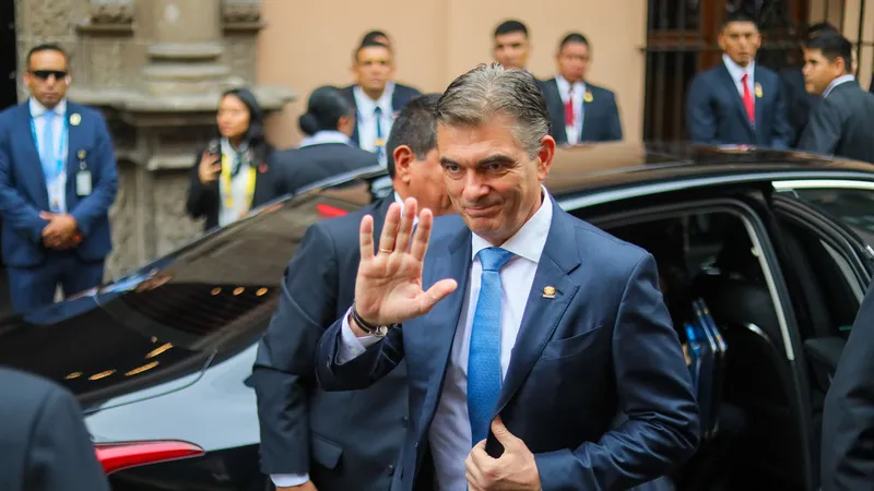 ¿Por qué el itinerario del avión presidencial dispara las alarmas en Bolivia?