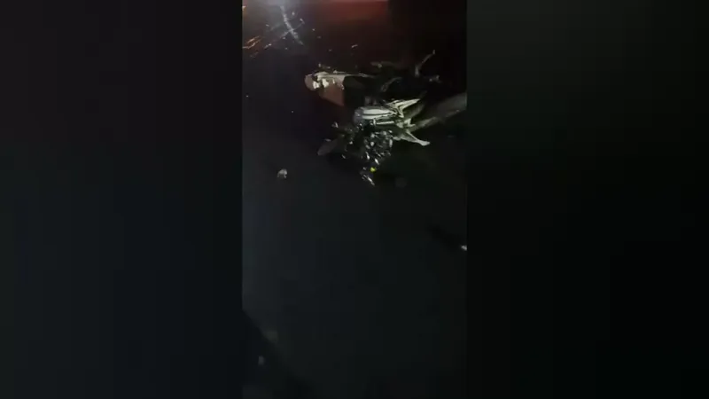 Muere joven al chocar su moto contra camioneta en El Crucero