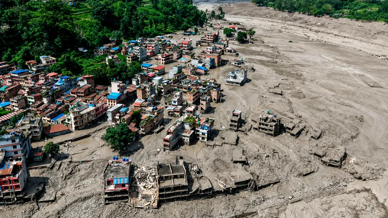 Alud causa una de las peores tragedias en frontera con Nepal y China