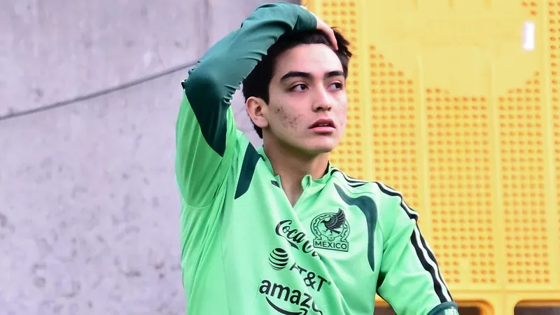 Gilberto Mora, seria duda para el Clásico contra Estados Unidos