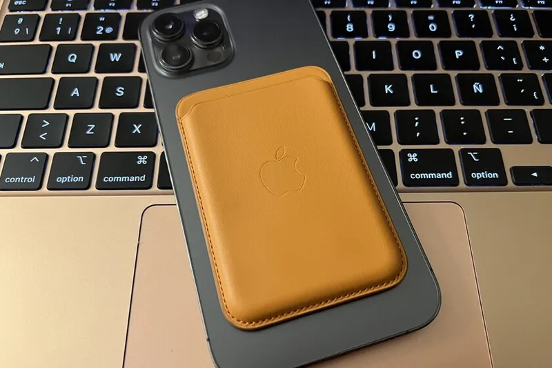 La cartera MagSafe de Apple marca nuevo mínimo histórico: ideal para no dejarte más la tarjeta o el DNI en casa