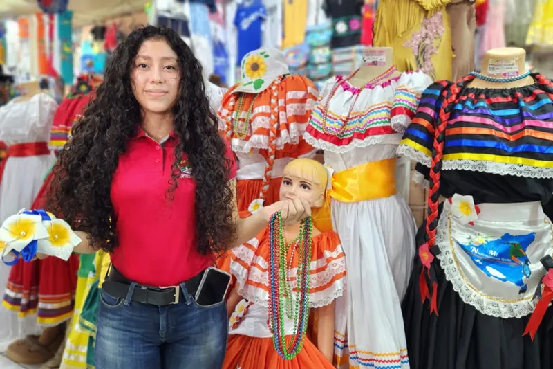Septiembre impulsa venta de trajes y uniformes en mercado Huembes
