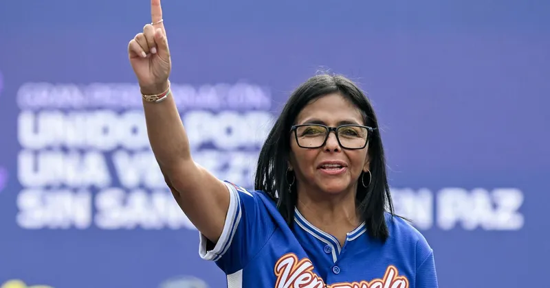 Delcy Rodríguez recorre Venezuela en busca de apoyo mientras Machado prepara su regreso