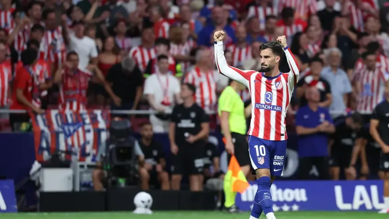 ¡Sorpresón!: Julián sale de inicio en Anfield