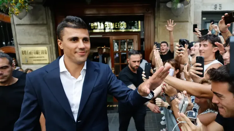 Rodri ya lidera con clase y madurez: así ha sido su primer día culé