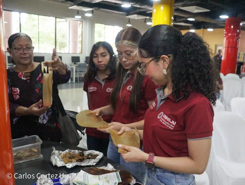 Jóvenes presenta proyectos en biotecnología para desarrollar la ciencia moderna