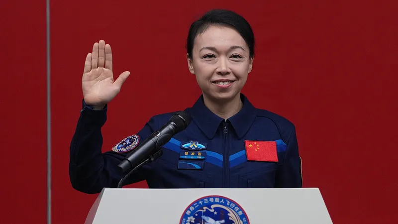 Apuntando a las estrellas: RAE de Hong Kong celebra a su primera astronauta