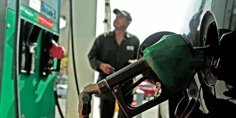 SHCP aumenta estímulo para el diésel, pero reduce el subsidio a gasolinas Magna y Premium