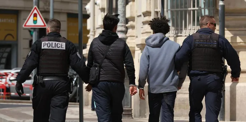 Francia impone toque de queda a menores de 16 años durante el Mundial 2026