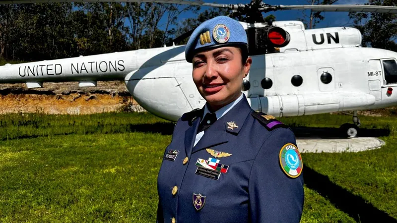 "Se busca que más mujeres se integren al Ejército", dice la primera piloto de combate de México