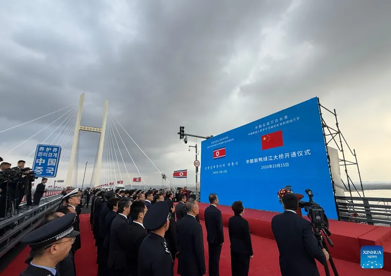 Nuevo puente fronterizo China-RPDC sobre el río Yalu abre al tráfico