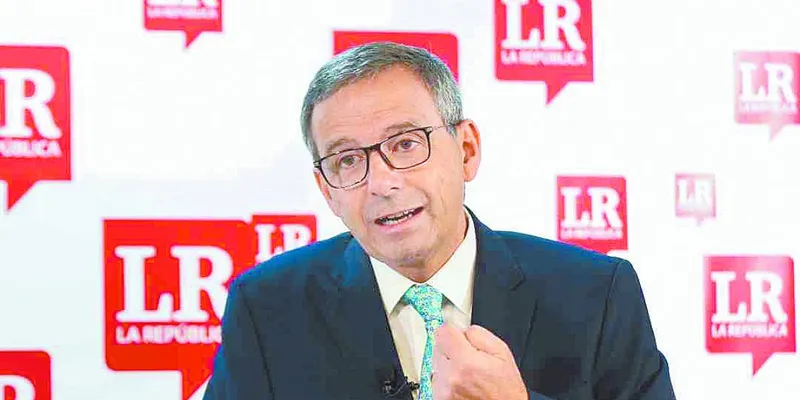 De la Espriella perfila descentralización del Estado en Colombia