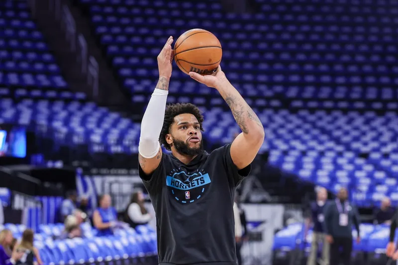 Los Hornets traspasan a Miles Bridges a los Suns