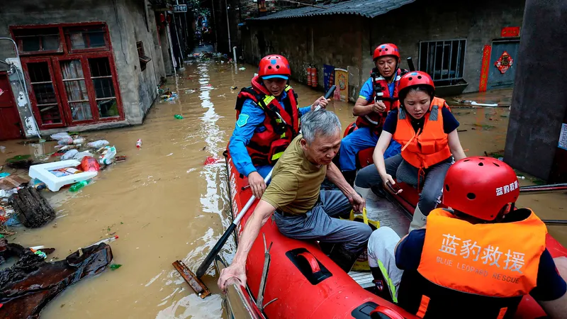 Inundaciones en Fujian dejan ríos desbordados y más de 83.000 evacuados en China