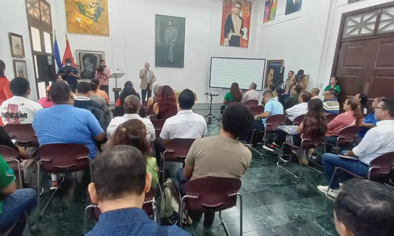 Celebran Día de la Autonomía con foro de cultura y descolonización