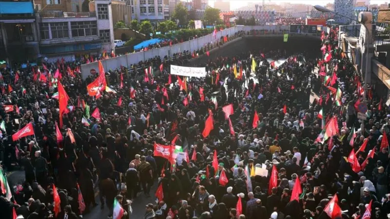 Los medios destacan la multitudinaria despedida del Líder mártir de Irán