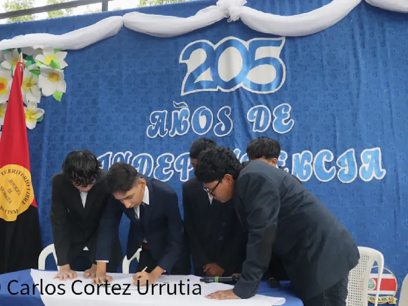 ¡Viva la libertad de los pueblos! Estudiantes recrean firma del Acta de Independencia Centroamericana