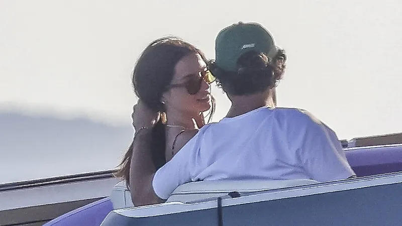 Ana de Armas y las comentadas fotos de su nuevo romance con un famoso cantante latino