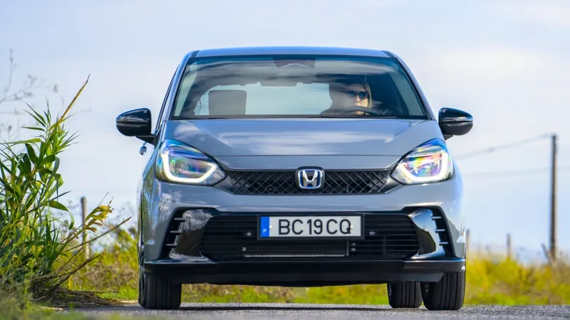 9.000.000 de ventas, 4,6 L/100 km y está de oferta: el histórico y fiable rival del Toyota Yaris