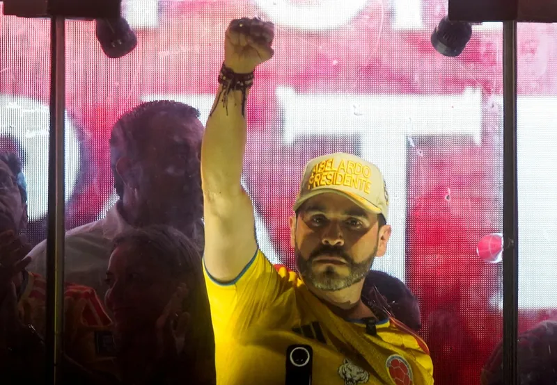 Juez prohíbe a Abelardo de la Espriella usar la camiseta de la selección colombiana en campaña