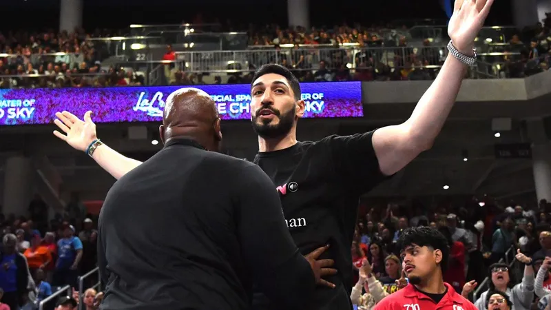 La WNBA da portazo a la polémica con Enes Kanter