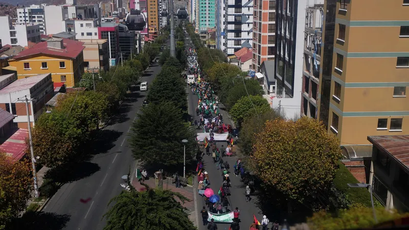 "Con violencia no llegamos a ninguna parte": habitantes de la Paz padecen las secuelas de los bloqueos