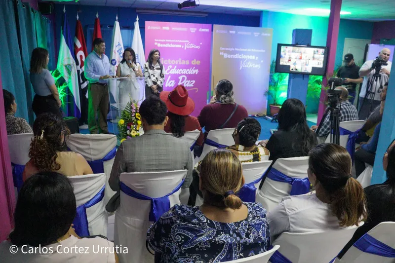 Servidores públicos fortalecen formación en el idioma inglés