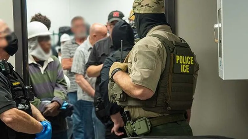 Nueva York impide al ICE hacer redadas en escuelas e iglesias sin orden judicial