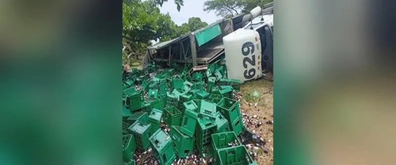 Conductor lesionado al volcar cabezal con cerveza en Nagarote