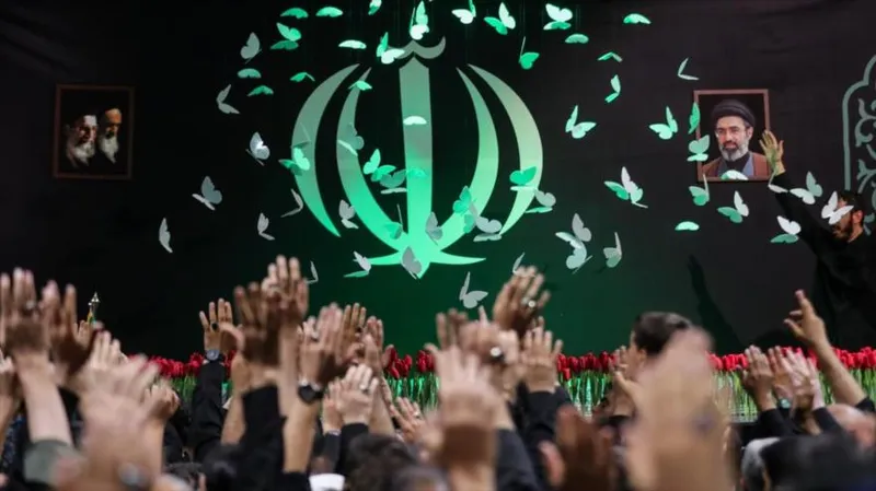Vídeo: Emotiva despedida de familias de mártires al Líder mártir de Irán