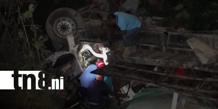 Dos lesionados y un muerto tras accidente de cisterna en Murra, Nueva Segovia