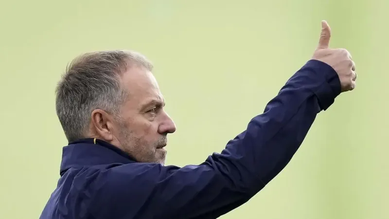 Flick tira de dos canteranos más para completar la convocatoria del Clásico