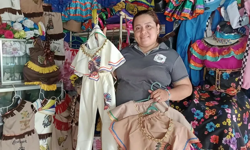 Aumenta demanda de prendas tradicionales en emprendimiento textil