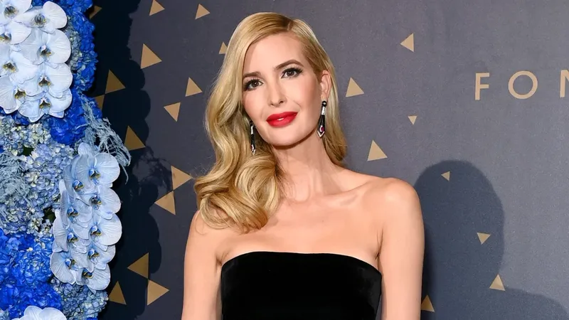 Ivanka Trump sorprende en traje de baño, mientras disfruta surfeando en Costa Rica