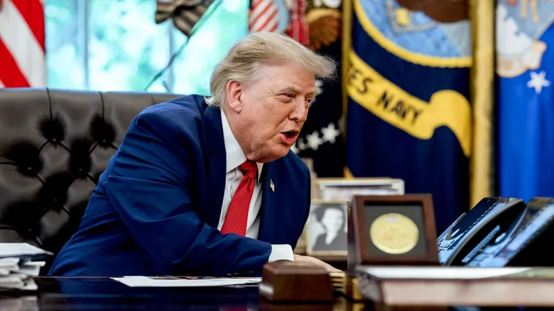 Trump anuncia una "guerra económica y un aislamiento sin precedentes" contra Irán