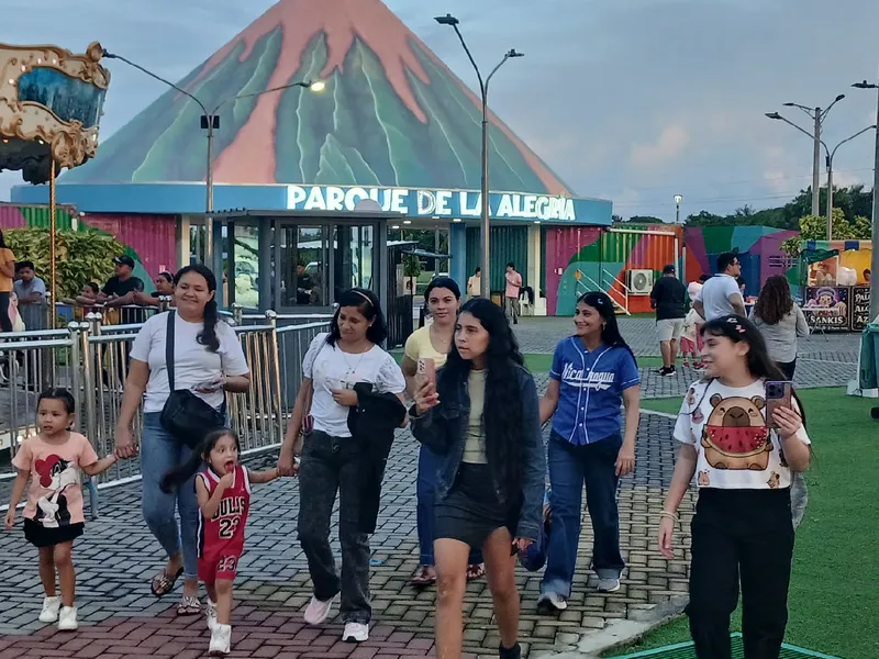 Familias disfrutan un domingo de diversión en el Puerto Salvador Allende
