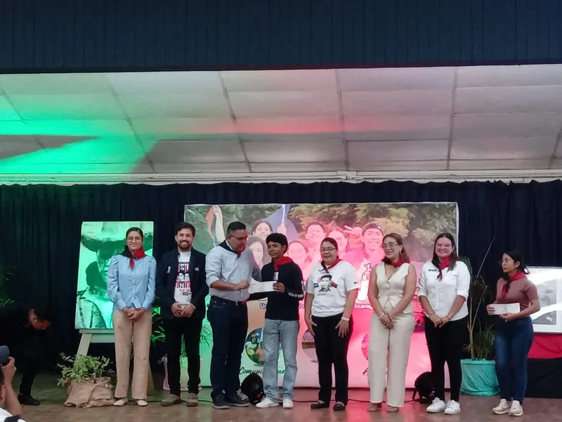 Universitarios de Managua reciben becas “Pueblo Presidente”