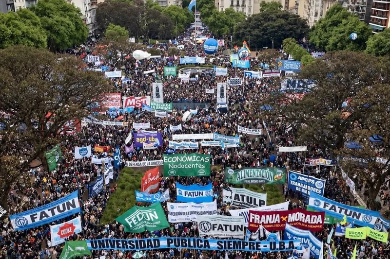 Al menos 31 detenidos tras una marcha universitaria en Buenos Aires