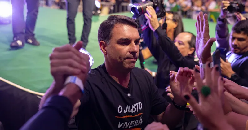 Michelle Bolsonaro se distancia de la campaña de Flávio Bolsonaro por tensiones familiares