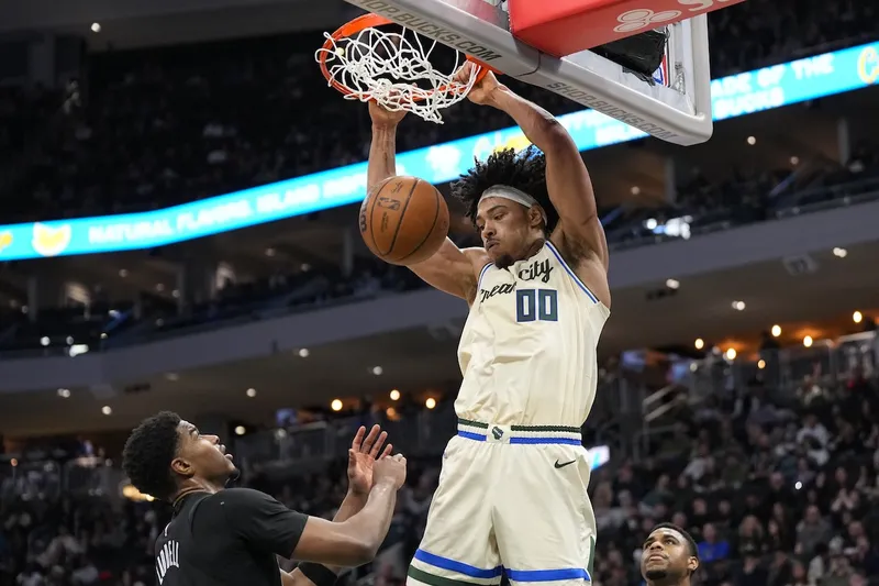 Jericho Sims ejerce su opción de jugador