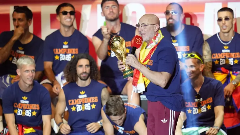 De la Fuente: "Es una pena que nos deje Llorente porque tenía muchas cosas por darnos"