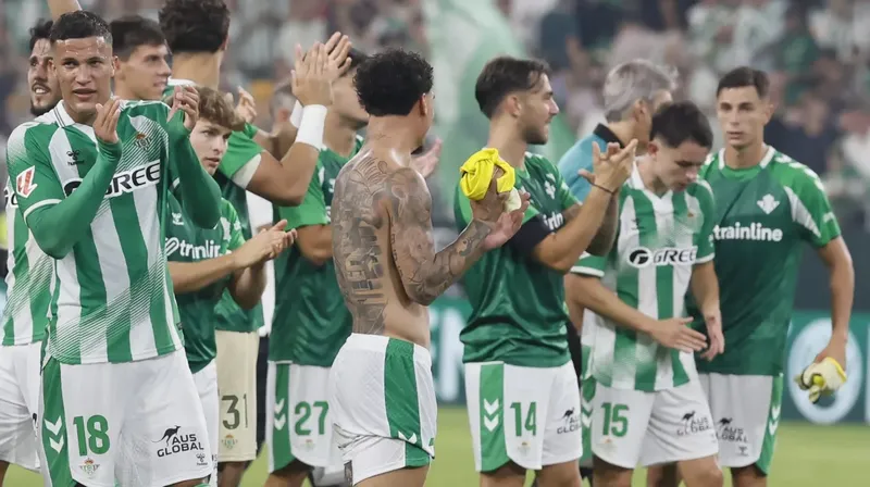 Álvaro Fidalgo debuta en la Champions League en la valiosa victoria del Real Betis