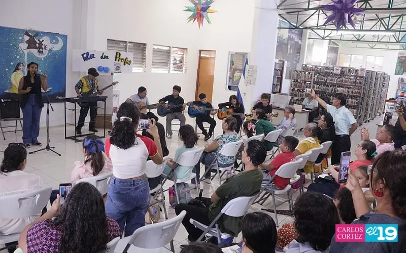 Estudiantes del Centro Cultural Salomón de la Selva dedican concierto al Día del Maestro