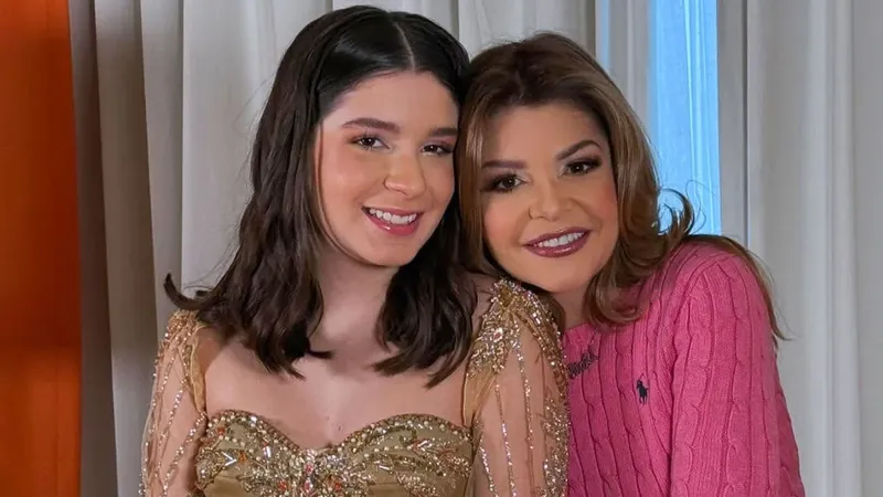 Itatí Cantoral, orgullosa, presume la hermosa voz de su hija María Itatí en su más reciente recital