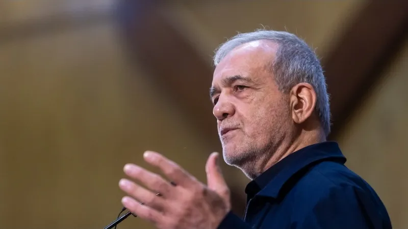 Pezeshkian garantiza que el acuerdo con EEUU respetará las líneas rojas de Jameneí