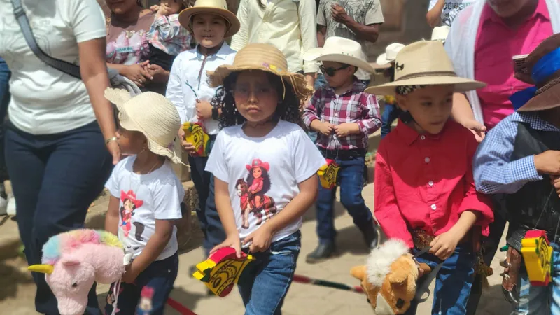 Caballito de Palo llena de tradición las calles de Nandaime
