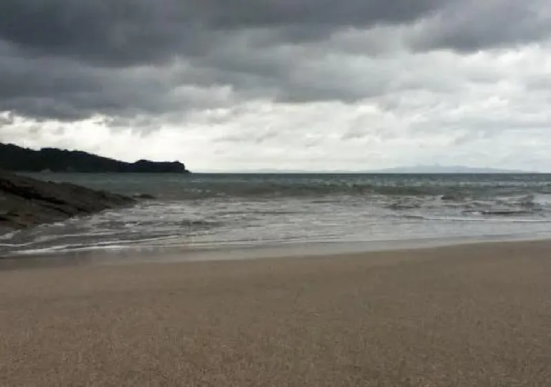 Buscan a hombre arrastrado por corrientes en playa Matilda, Rivas