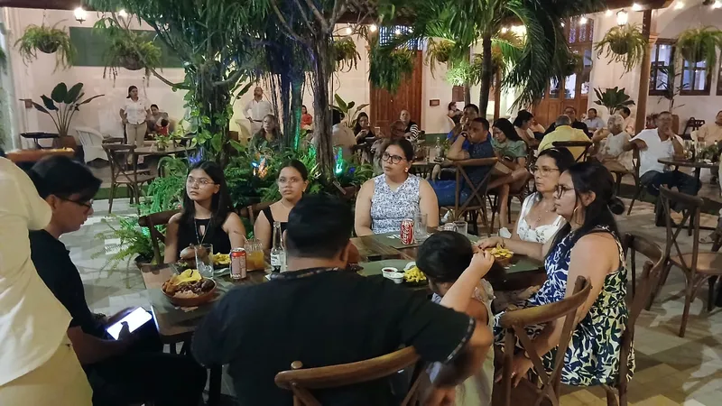 Madres granadinas disfrutan emotiva celebración en la Casa de los Tres Mundos